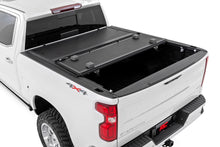 Load image into Gallery viewer, Hard Low Profile Bed Cover | 6'7" Bed | Chevy/GMC 1500 (19-24)