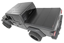 Load image into Gallery viewer, Hard Folding Bed Cover | 5' Bed | Jeep Gladiator JT 4WD (2020-2023)