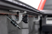 Load image into Gallery viewer, Retractable Bed Cover | 5'9" Bed | Chevy/GMC 1500 (04-18 &amp; Classic)