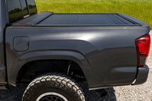 Load image into Gallery viewer, Retractable Bed Cover | 5' Bed | Double Cab | Toyota Tacoma 2WD/4WD (16-23)