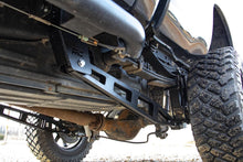 Load image into Gallery viewer, Traction Bar Kit | Inverted U-bolts | 0-6 Inch | Ford F-250 Super Duty (08-16)
