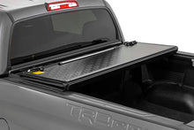 Load image into Gallery viewer, Hard Low Profile Bed Cover | 5'7" Bed | Toyota Tundra (07-21)